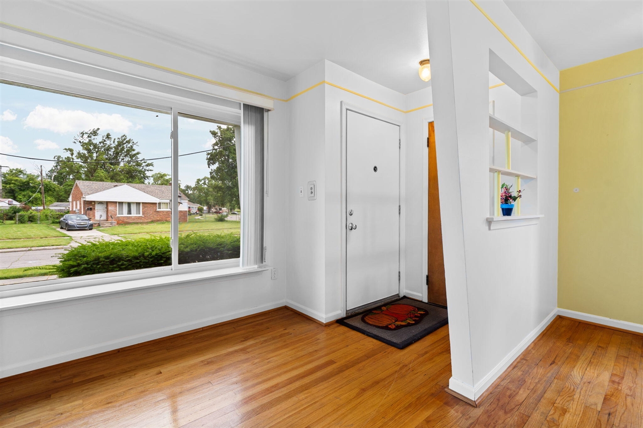 29919 Spring Arbor Drive Inkster, MI 48141 - Photo 5 of 51