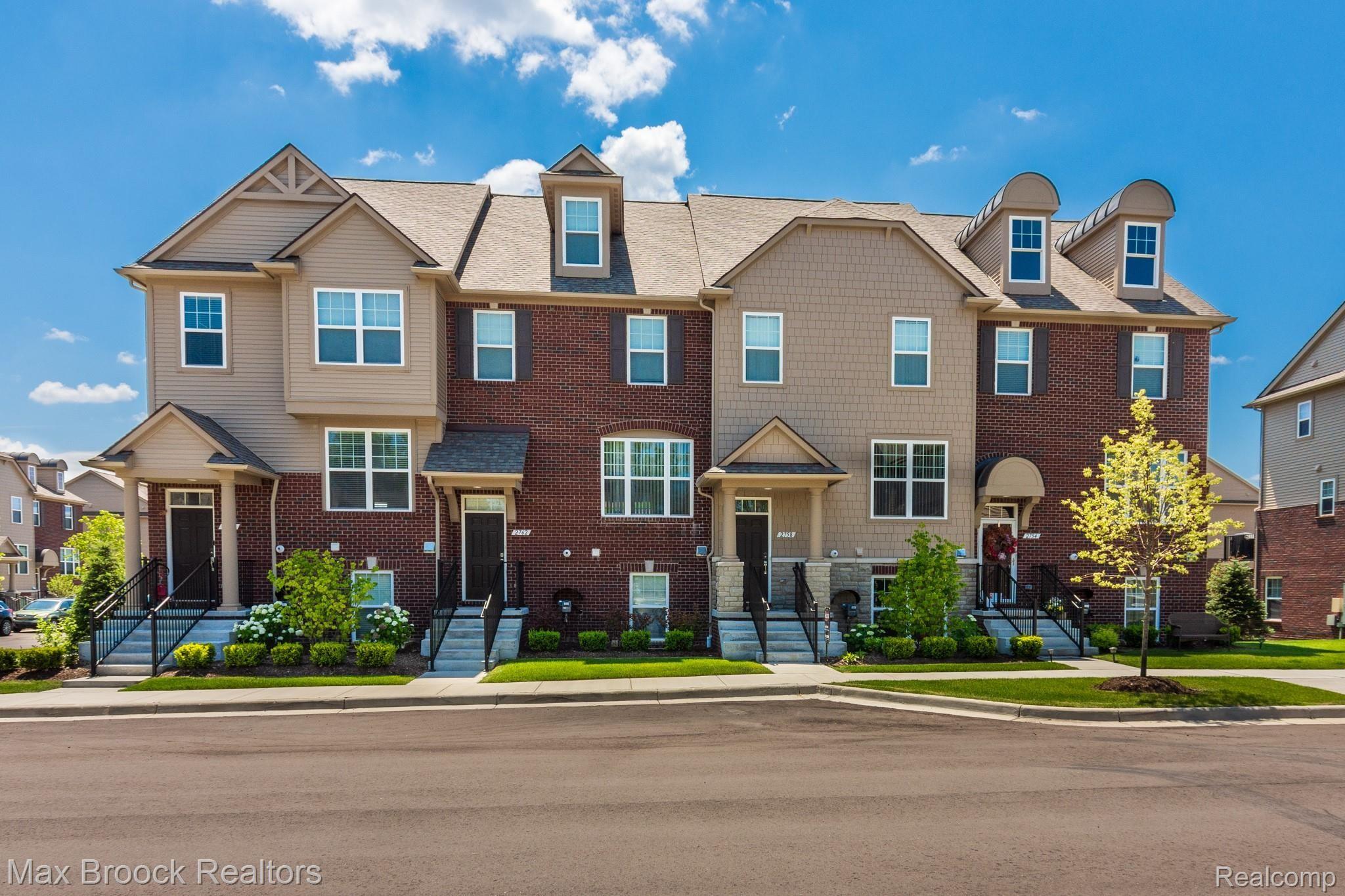 2758 Helmsdale Circle Rochester, MI 48307 - Photo 1 of 57 1.jpg