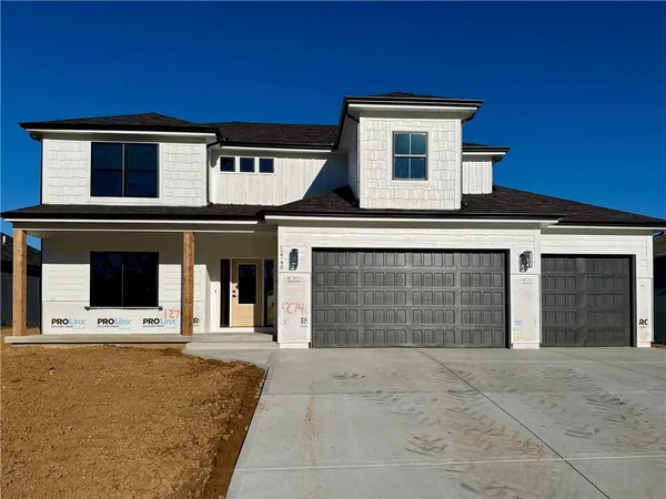 $749,900 | 12740 North Larkspur Ln., Platte City, MO 64079