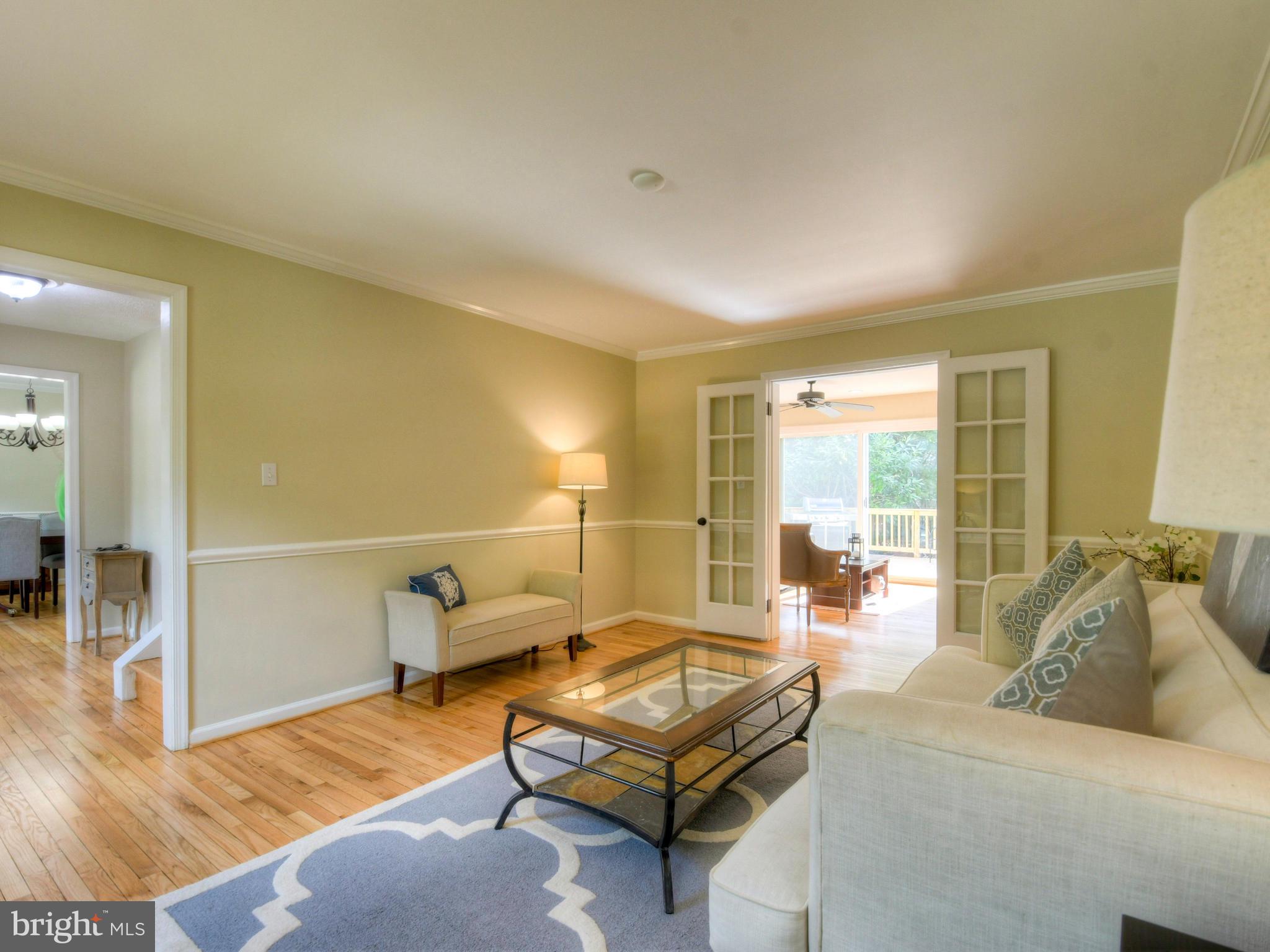 6502 Weymouth Road Baltimore, MD 21212 - Photo 5 of 41 Living room