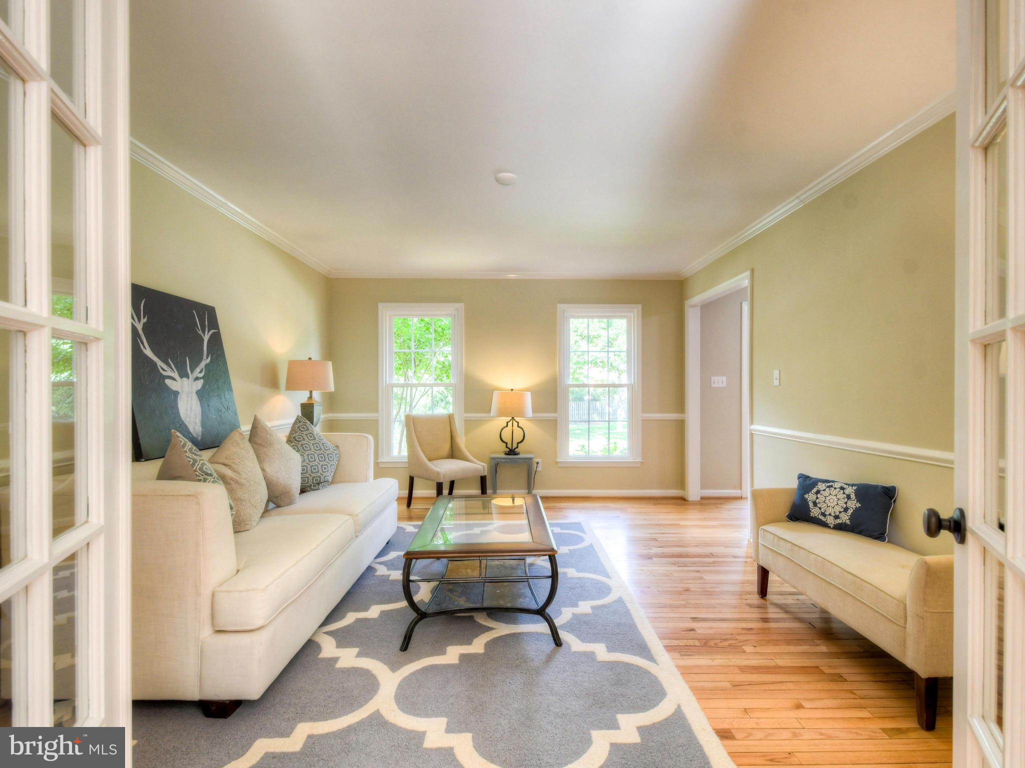 6502 Weymouth Road Baltimore, MD 21212 - Photo 6 of 41 Living room