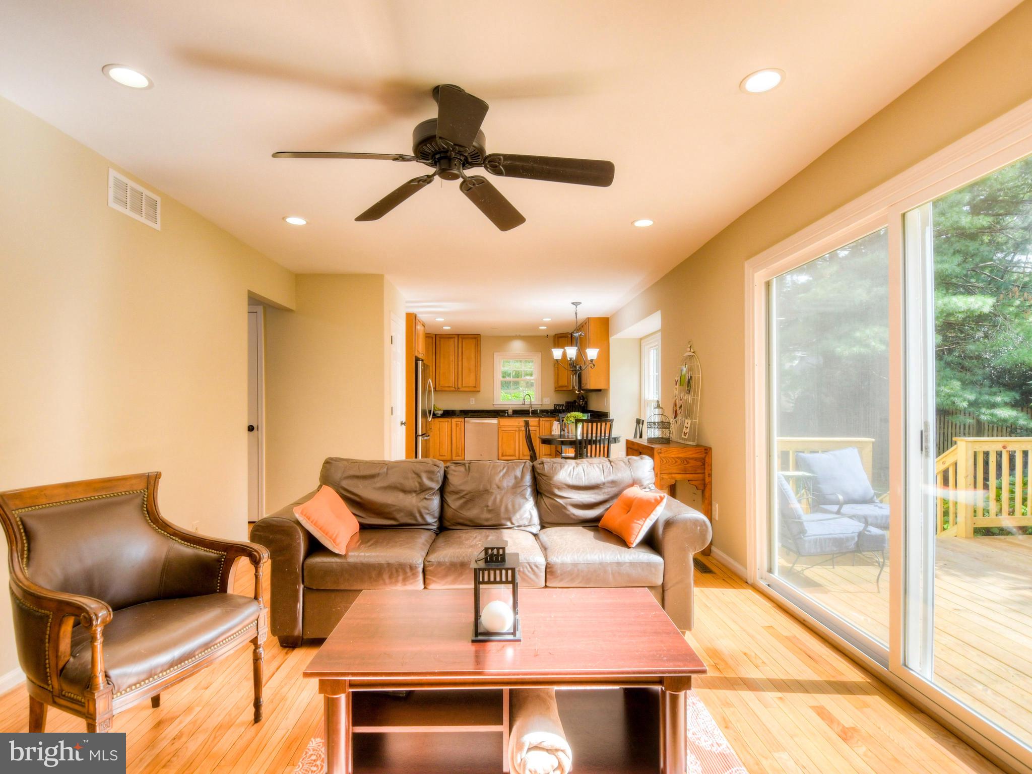 6502 Weymouth Road Baltimore, MD 21212 - Photo 10 of 41 Family room