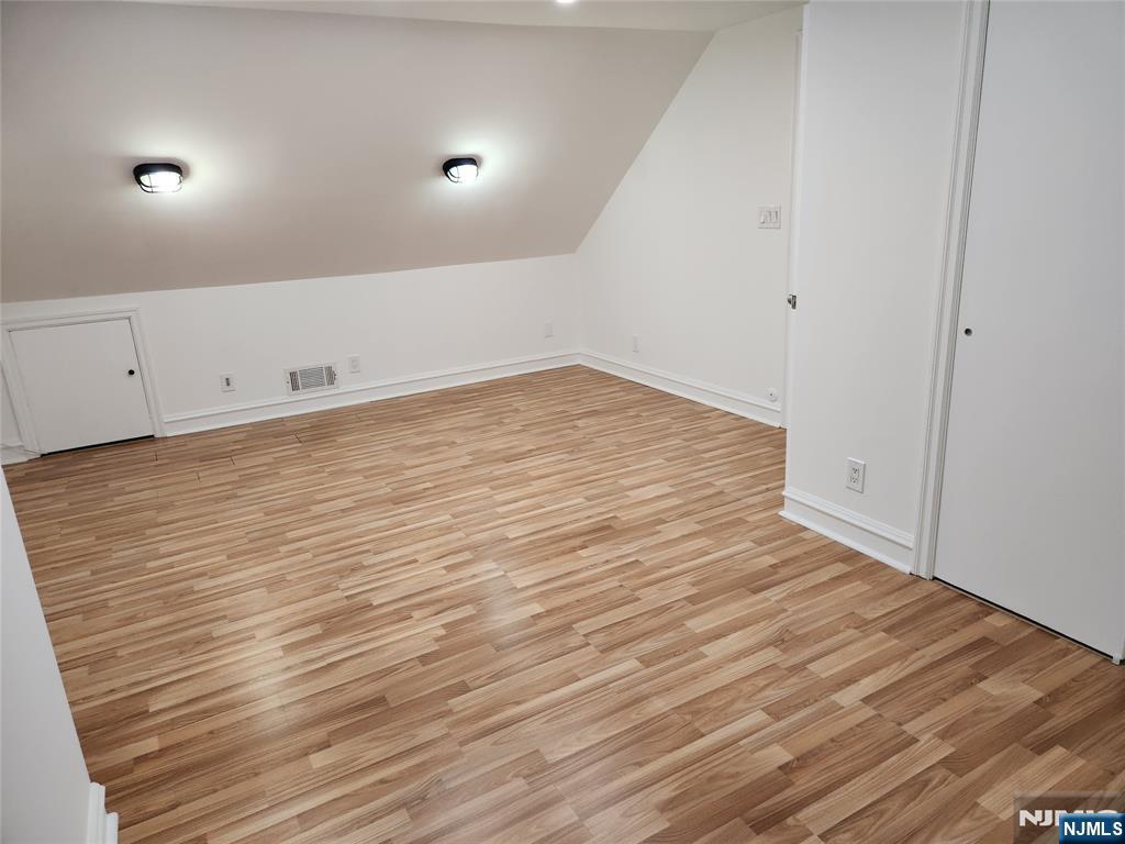 561 Green Valley Road Paramus, NJ 07652 - Photo 20 of 28