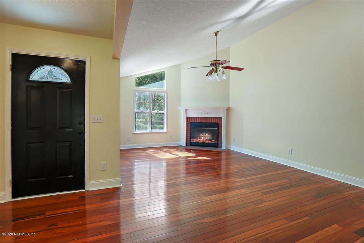 6119 Chestnut Road Macclenny, FL 32063 - Photo 3 of 22 02-Living Room