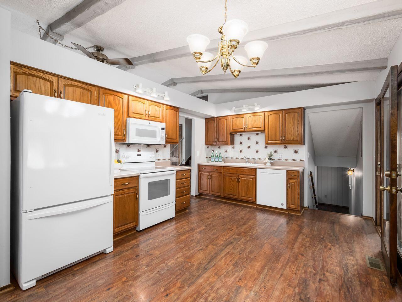 3655 Miller-Paul Road Galena, OH 43021 - Photo 17 of 49 Appliances: Dishwasher 2021, Microwave 2019, Refrigerator 2018