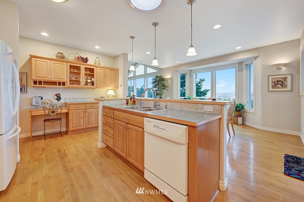 19249 99th Place South Renton, WA 98055 - Photo 17 of 39