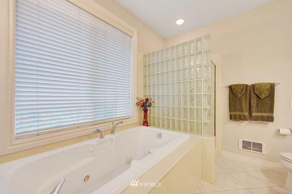 19249 99th Place South Renton, WA 98055 - Photo 23 of 39