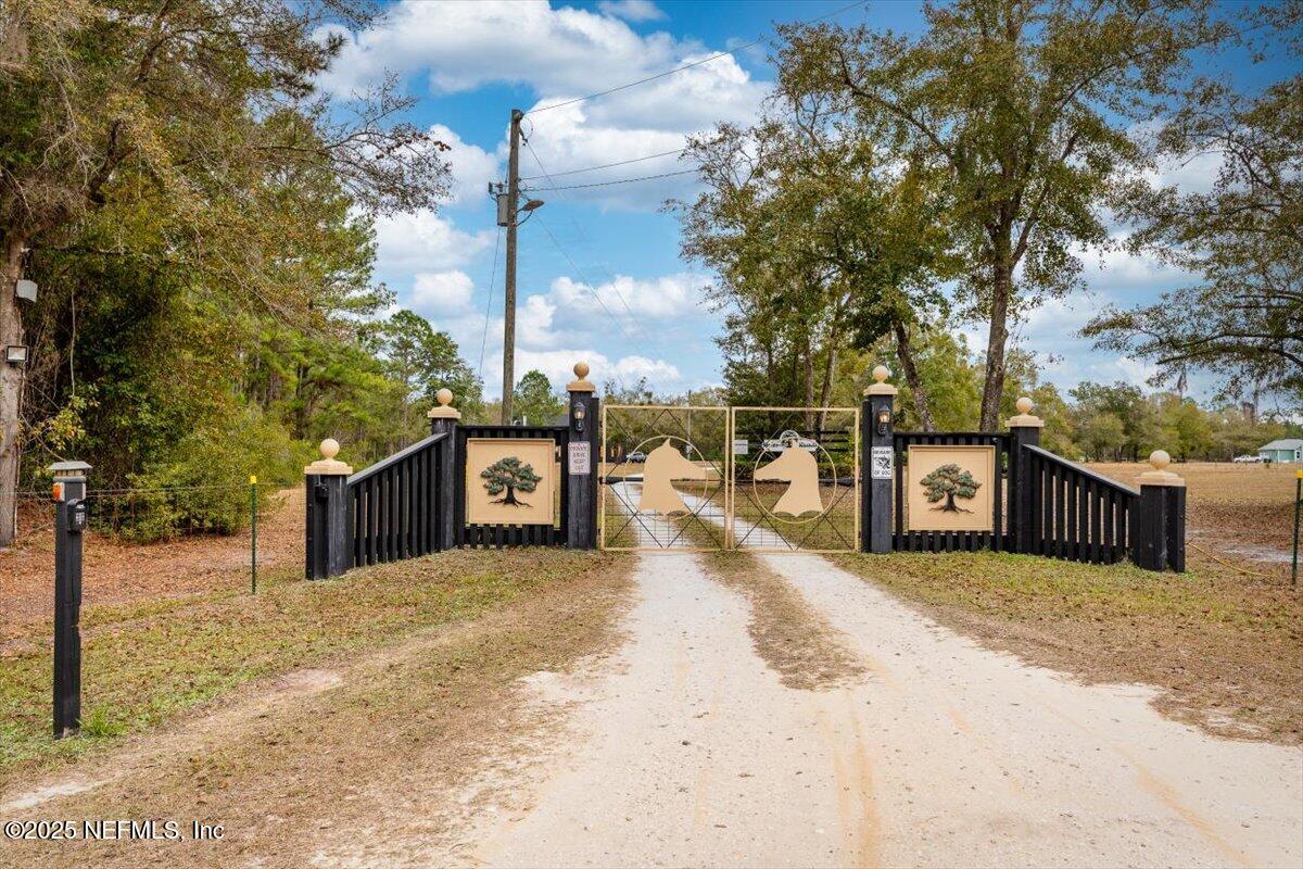 1 Hogarth Road Green Cove Springs, FL 32043 - Photo 27 of 28 a view of a outdoor space with trees