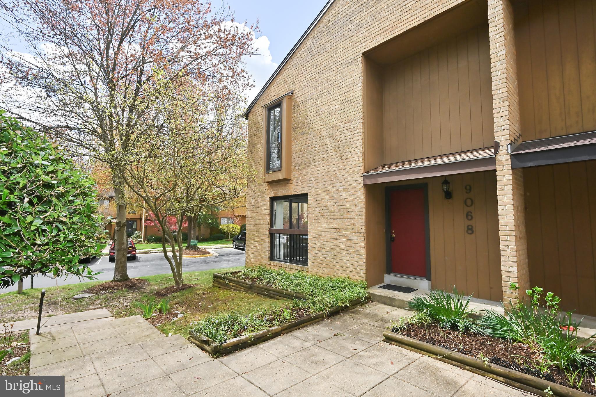 9068 Blarney Stone Drive Springfield, VA 22152 - Photo 3 of 47