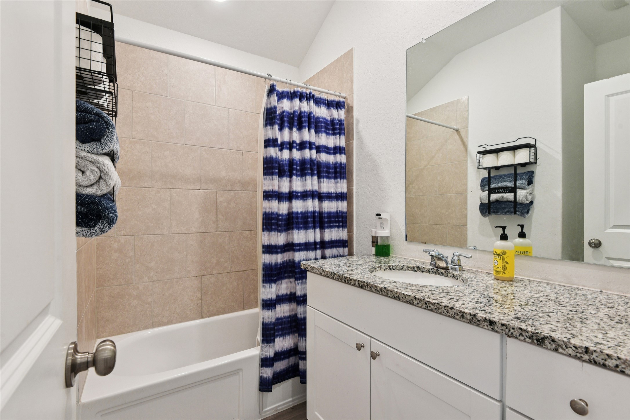 9058 Bowie Ridge Seguin, TX 78155 - Photo 24 of 40 Full bath with vanity and shower / tub combo