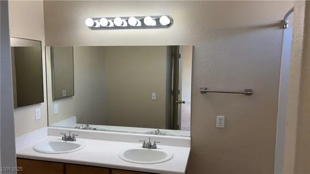 $1,819 | 709 Spotted Eagle Street, Henderson, NV 89015