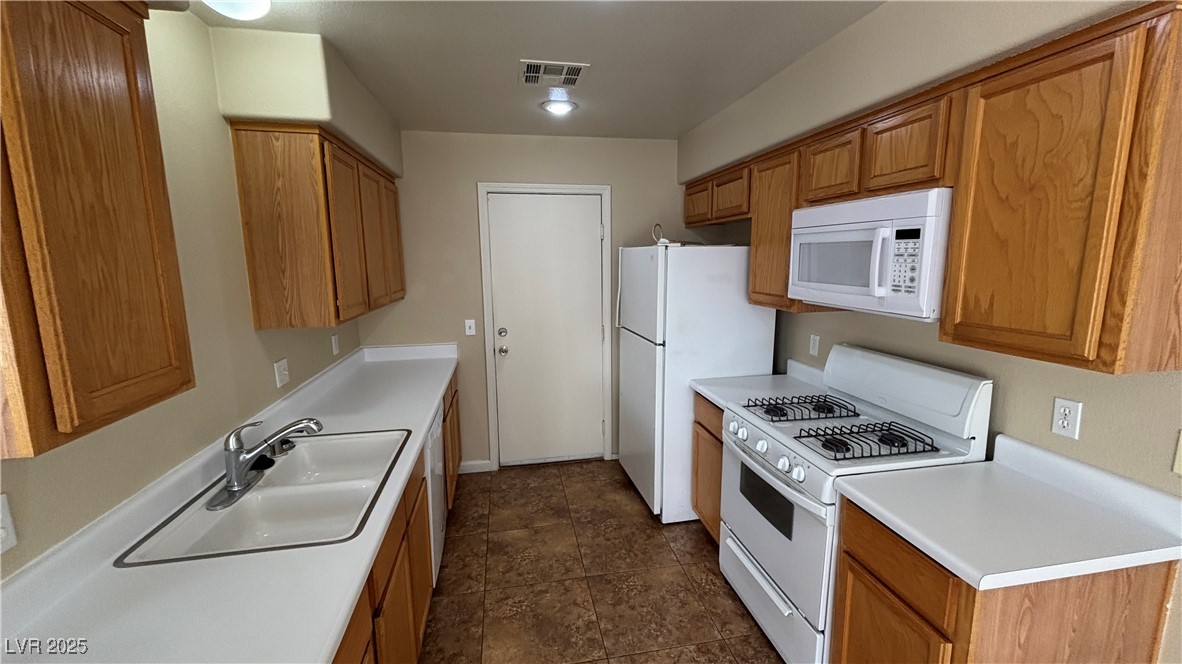 709 Spotted Eagle Street Henderson, NV 89015 - Photo 4 of 24