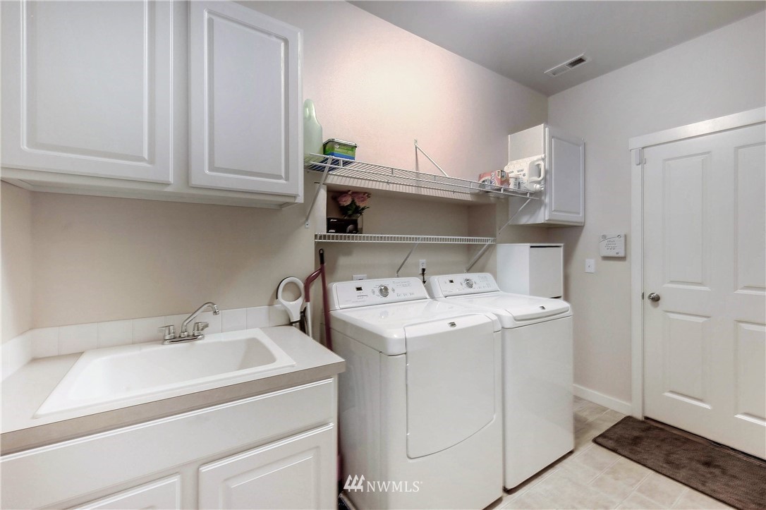 21810 42 Avenue Southeast Bothell, WA 98021 - Photo 13 of 25
