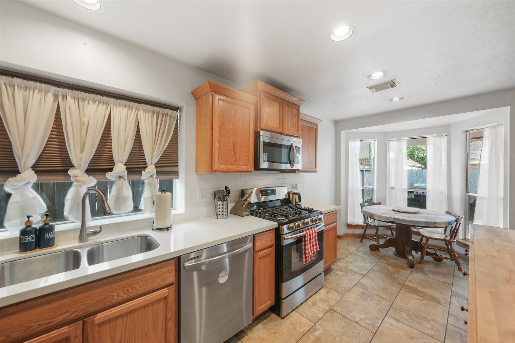 929 North Rivershire Drive Conroe, TX 77304 - Photo 19 of 36