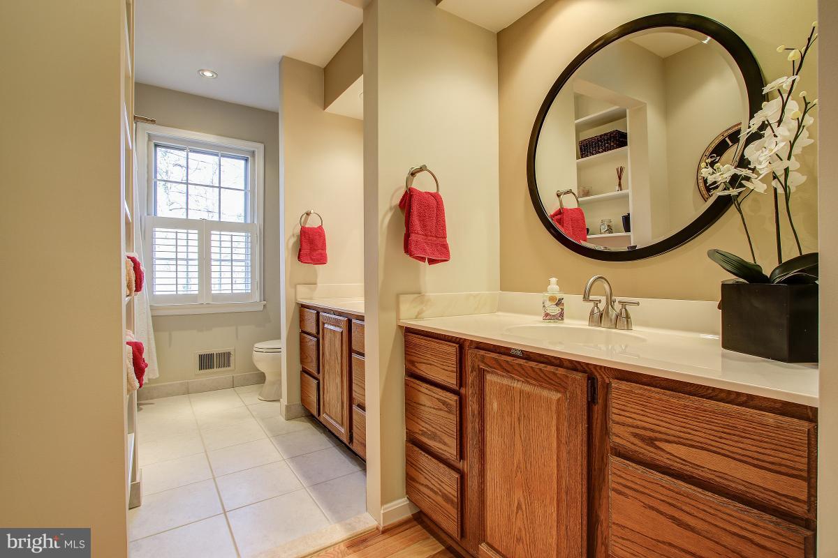 11898 Fawn Ridge Lane Reston, VA 20194 - Photo 20 of 30 Upper Level Full Bathroom