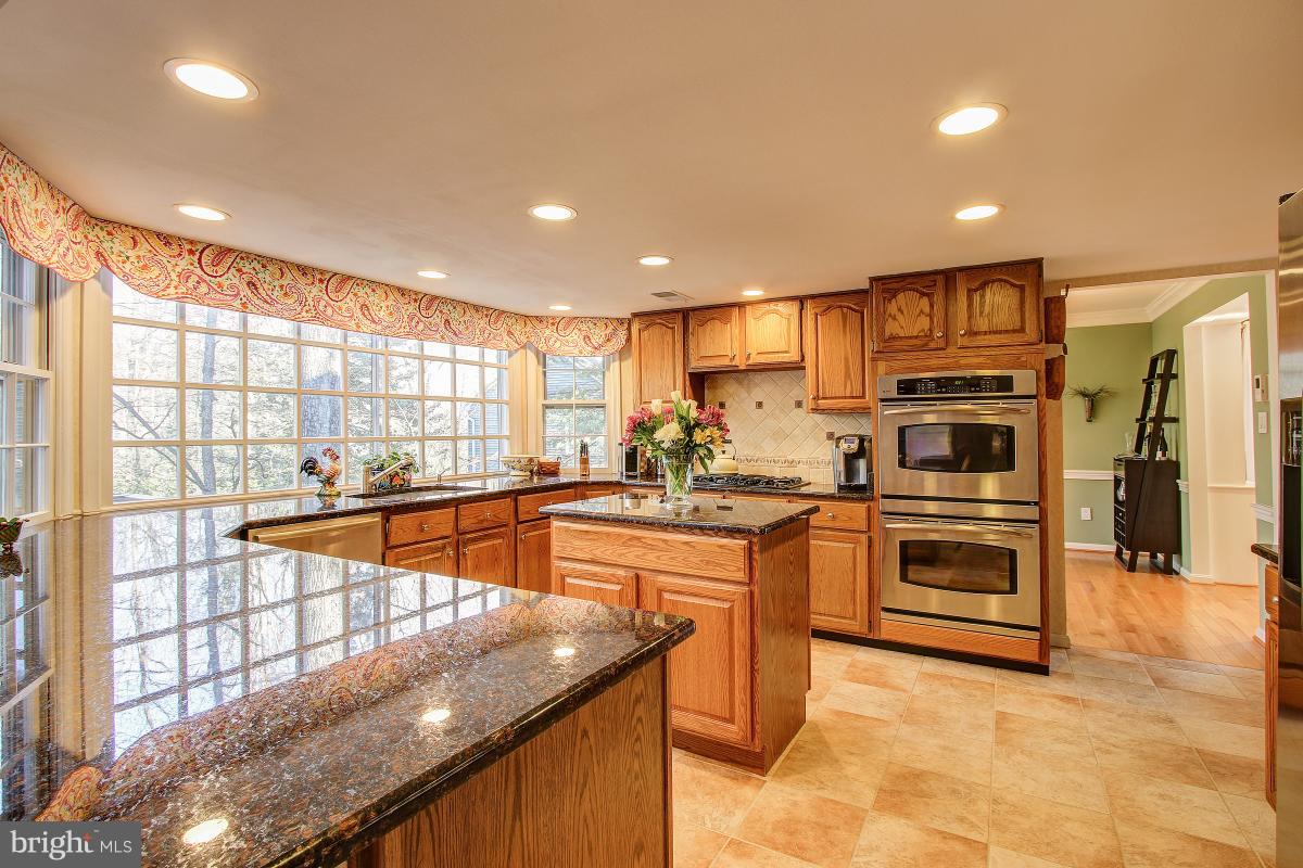 Updated counters, gas cooktop, & 2 wall ovens!