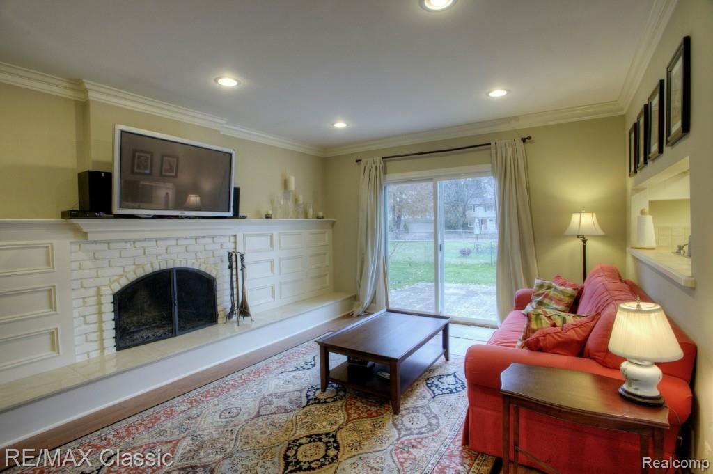 39910 Coronation Road Canton, MI 48188 - Photo 9 of 23 Family Room