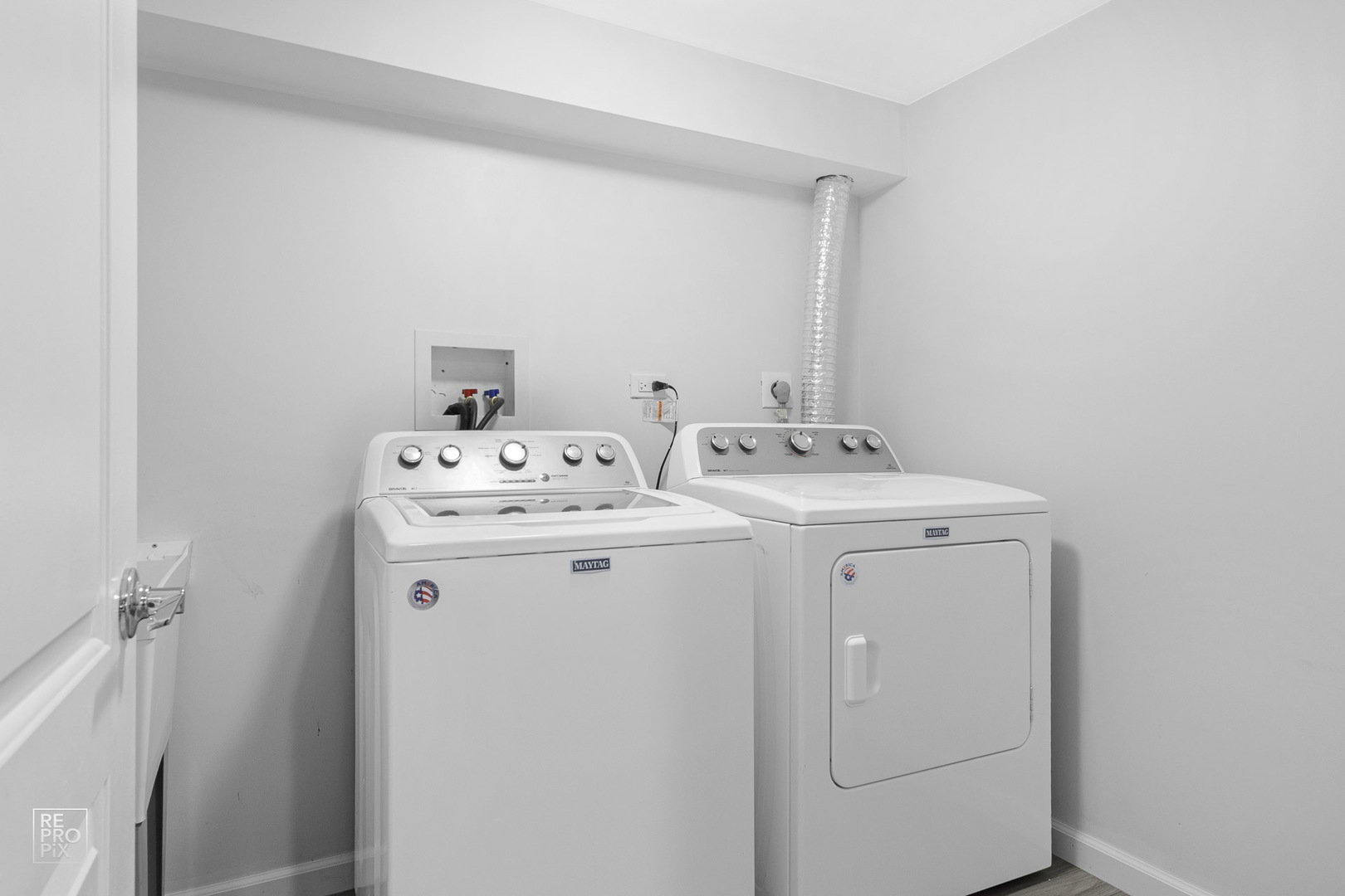 310 West Rand Road Mount Prospect, IL 60056 - Photo 20 of 26 a utility room with dryer and washer