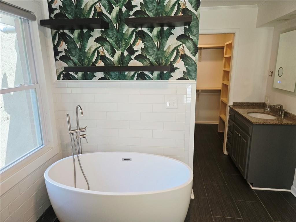 9536 Manor Road Leawood, KS 66206 - Photo 16 of 34 Gallery Image 16