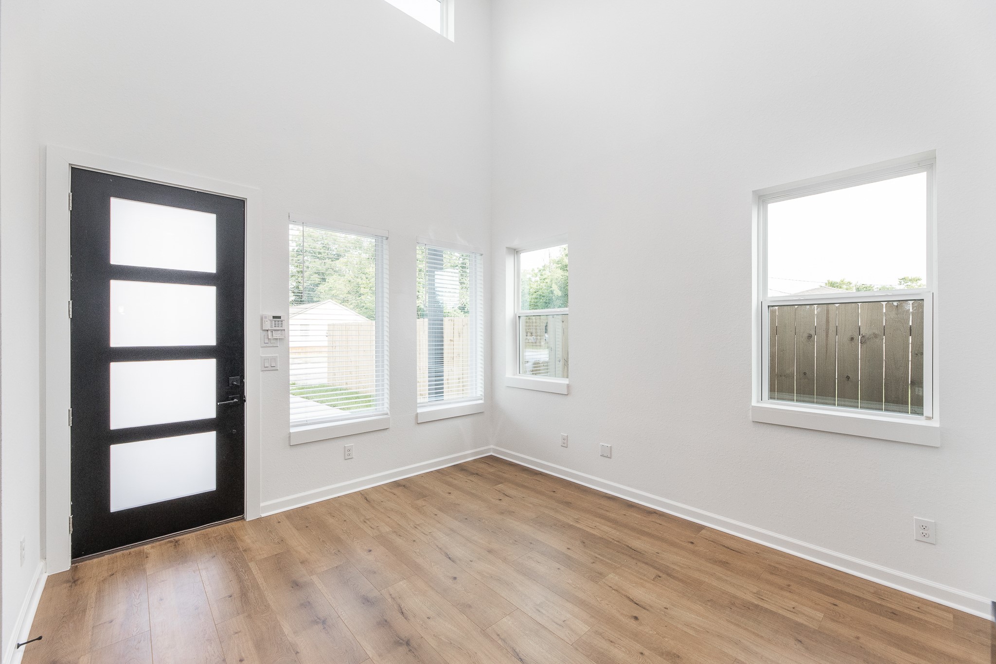 8502 Safeguard Street, Unit B Houston, TX 77051 - Photo 4 of 26 an empty room with windows