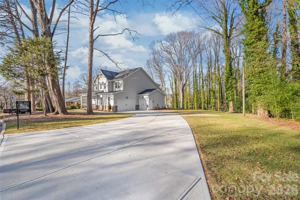 $694,900 | 553 West Lowrance Avenue, Mooresville, NC 28115