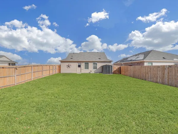 a view of a house with backyard and porch