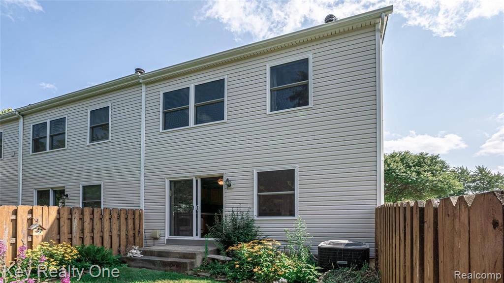 1034 Larson Court Rochester Hills, MI 48307 - Photo 12 of 15
