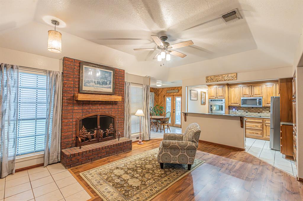 614 Overhill Road Granbury, TX 76048 - Photo 7 of 40