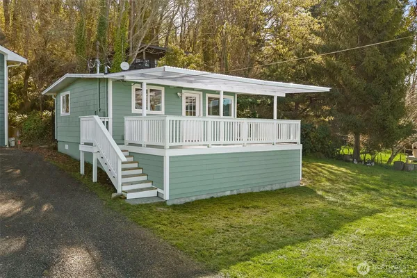 $599,000 | 27830 Manzanita Beach Road Southwest, Vashon, WA 98070