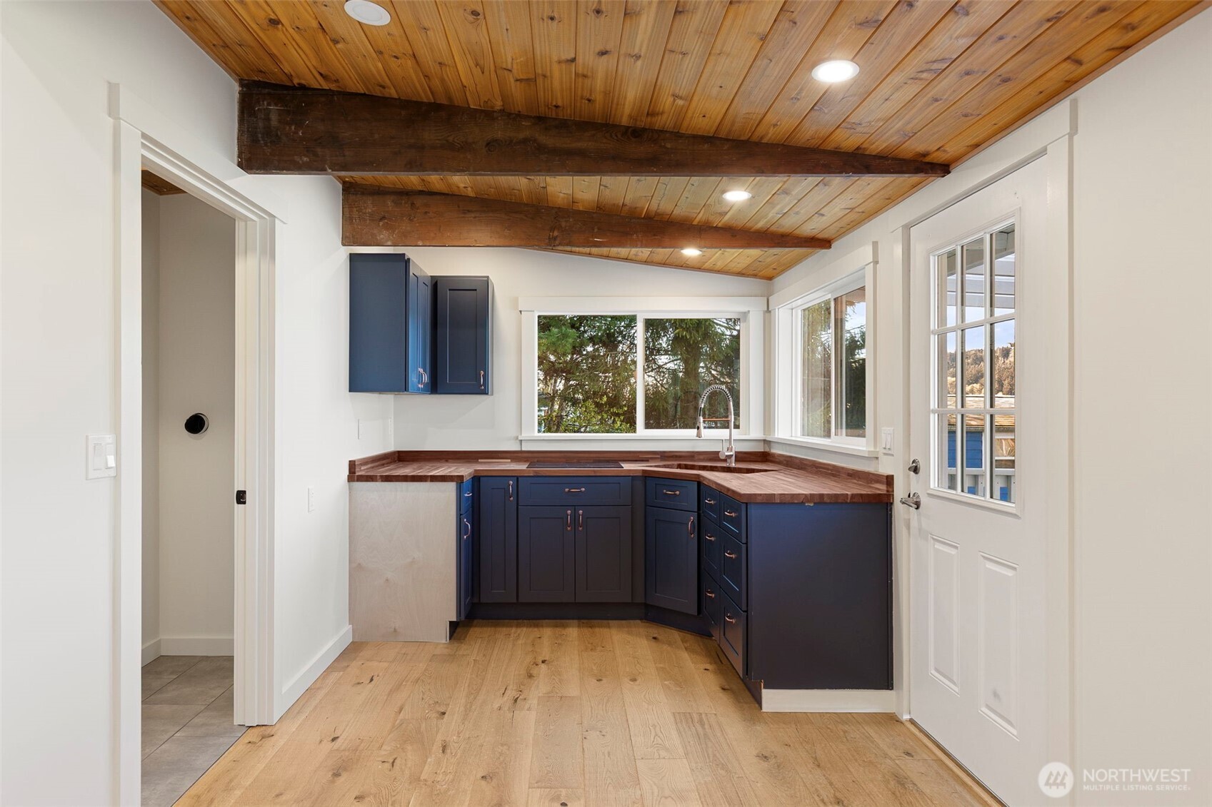 27830 Manzanita Beach Road Southwest Vashon, WA 98070 - Photo 13 of 40