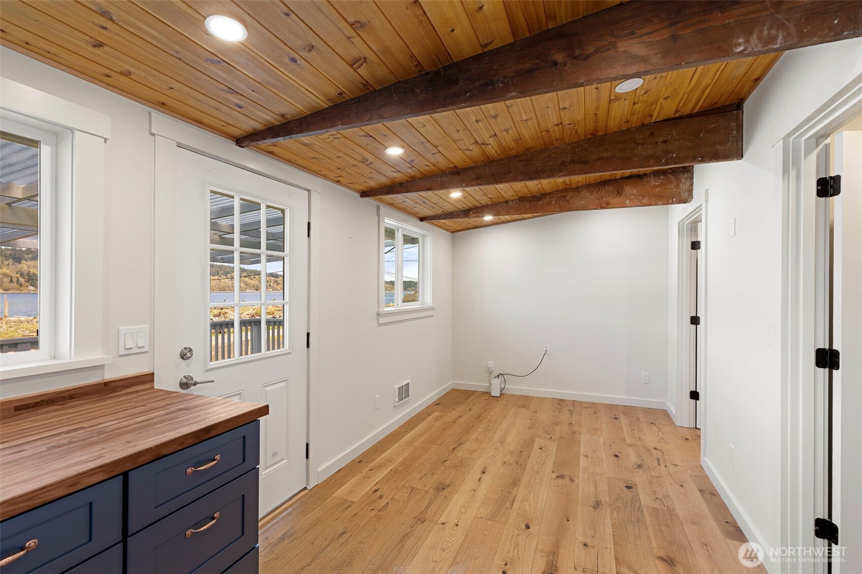 27830 Manzanita Beach Road Southwest Vashon, WA 98070 - Photo 14 of 40