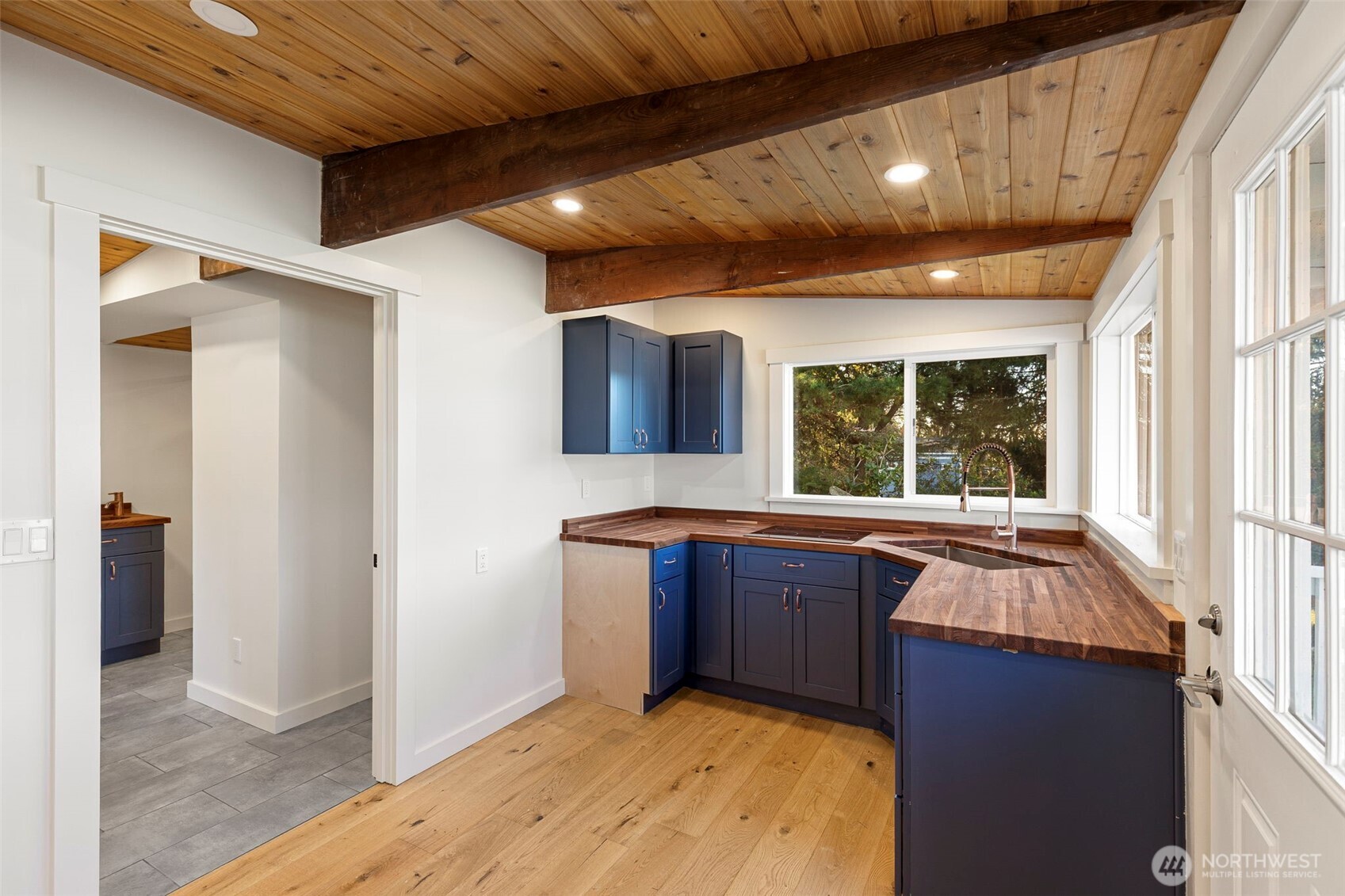 27830 Manzanita Beach Road Southwest Vashon, WA 98070 - Photo 16 of 40