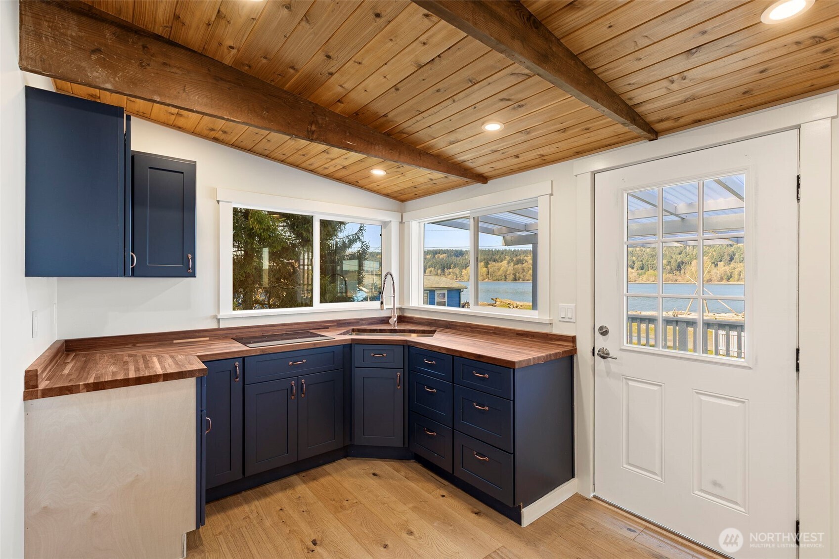 27830 Manzanita Beach Road Southwest Vashon, WA 98070 - Photo 17 of 40