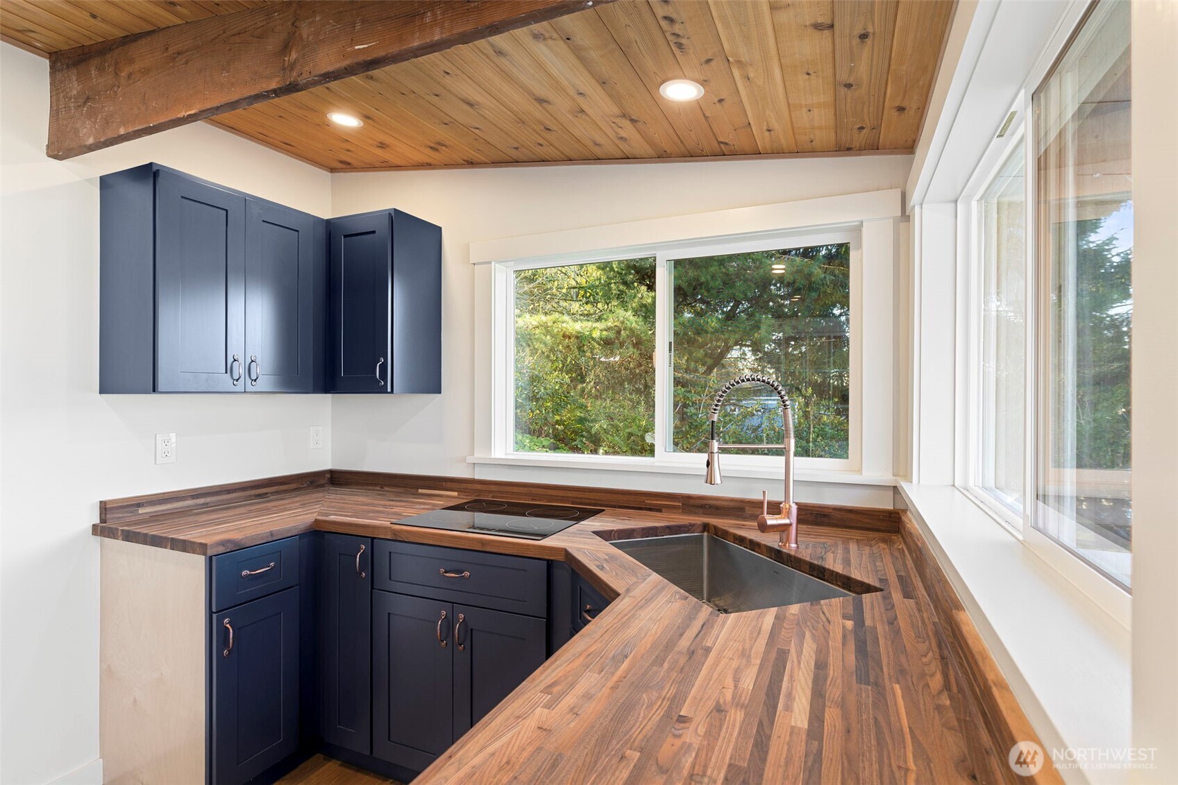 27830 Manzanita Beach Road Southwest Vashon, WA 98070 - Photo 18 of 40