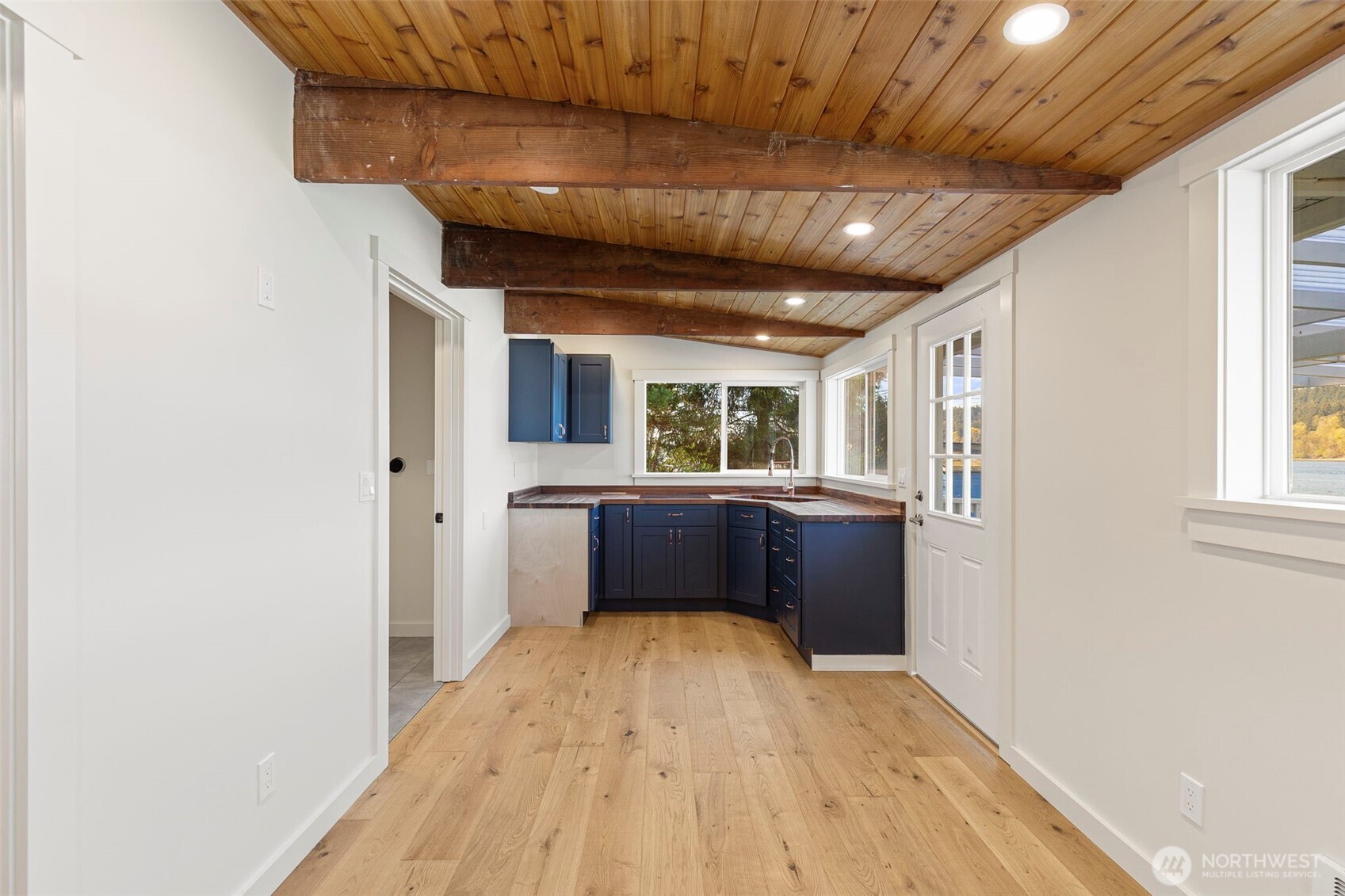 27830 Manzanita Beach Road Southwest Vashon, WA 98070 - Photo 21 of 40