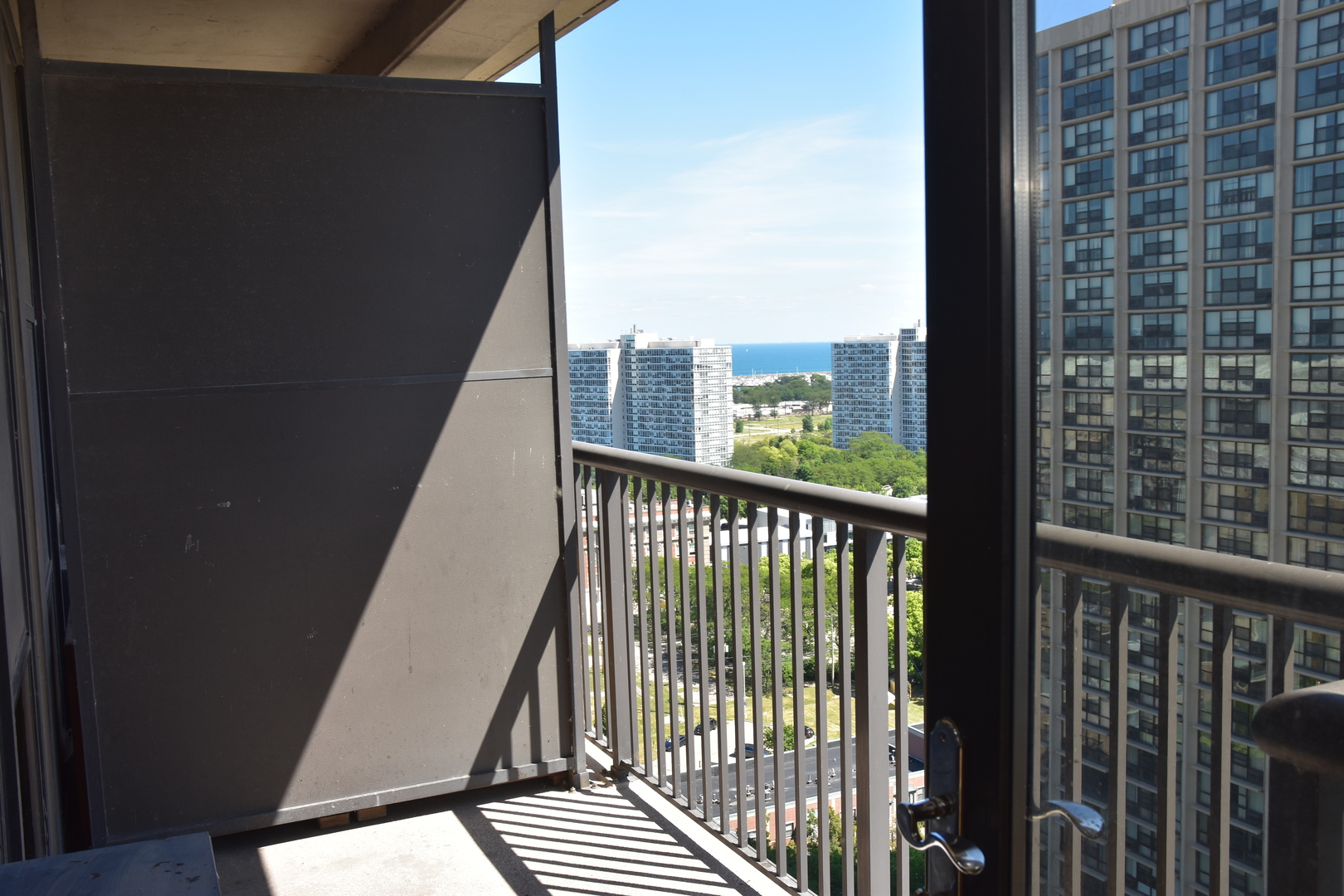 2605 South Indiana Avenue, Unit 2008 Chicago, IL 60616 - Photo 12 of 25 a view of a balcony with city view