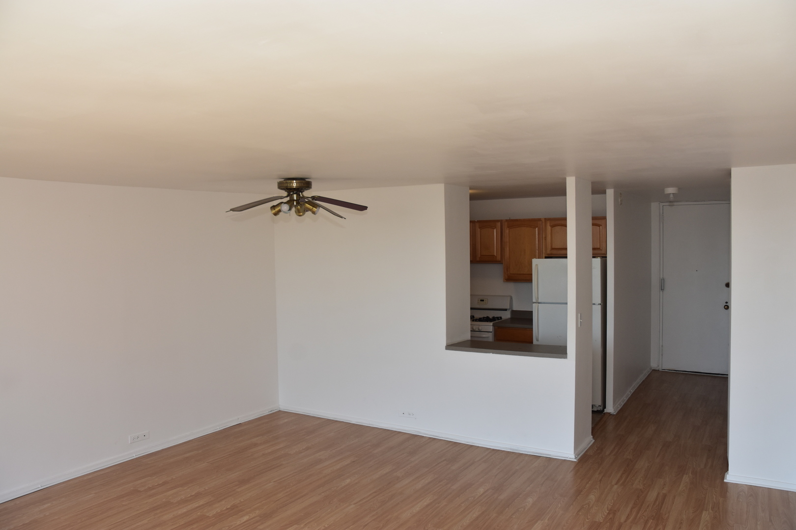 2605 South Indiana Avenue, Unit 2008 Chicago, IL 60616 - Photo 8 of 25 wooden floor in an empty room