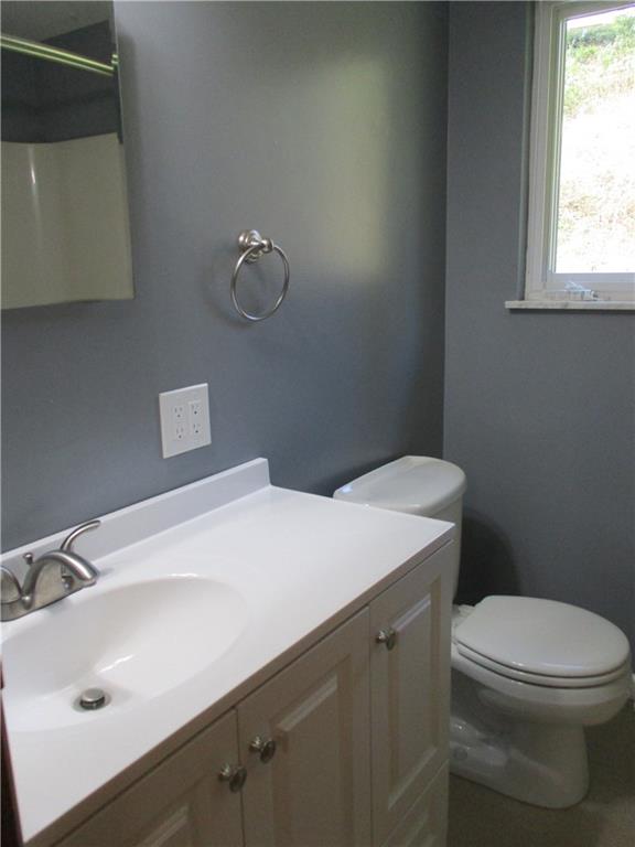 95 Locust Ridge Drive Pittsburgh, PA 15209 - Photo 12 of 16 Second Floor Full Bath
