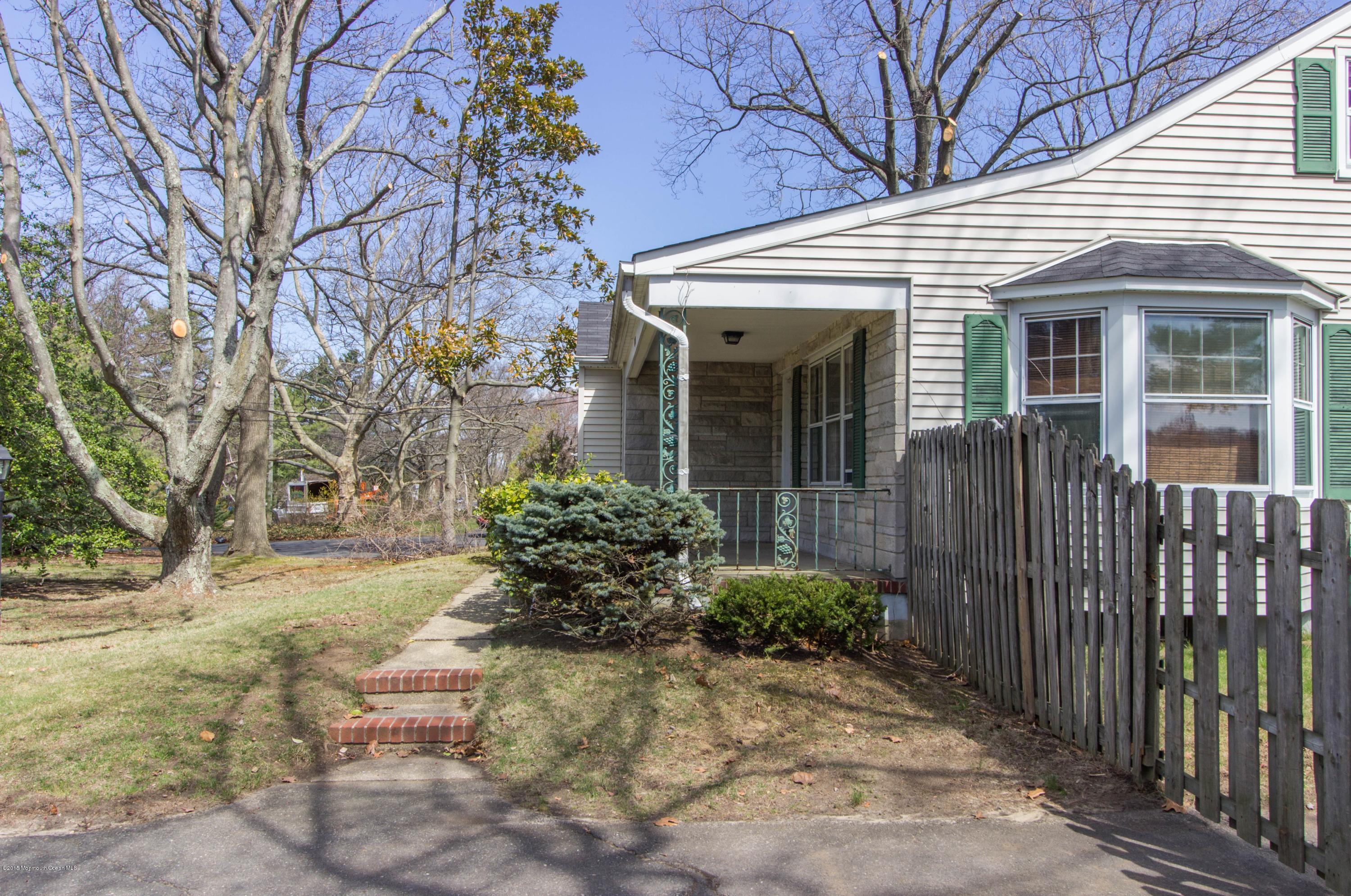 733 Holmdel Road Holmdel, NJ 07733 - Photo 4 of 21 IMG_1649
