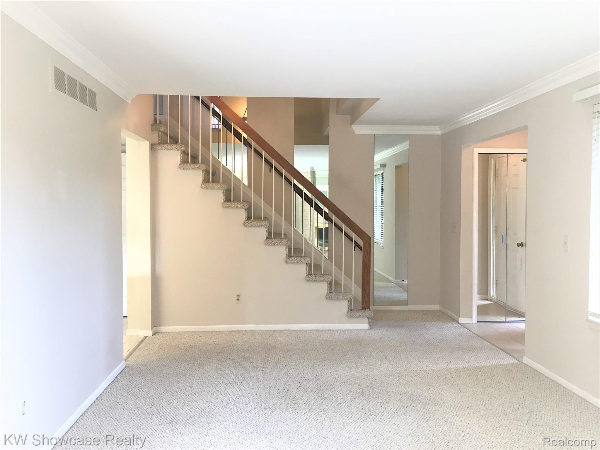 109 Meadow Ln Circle, Unit 3L Rochester, MI 48307 - Photo 3 of 16 IMG_4734.jpg