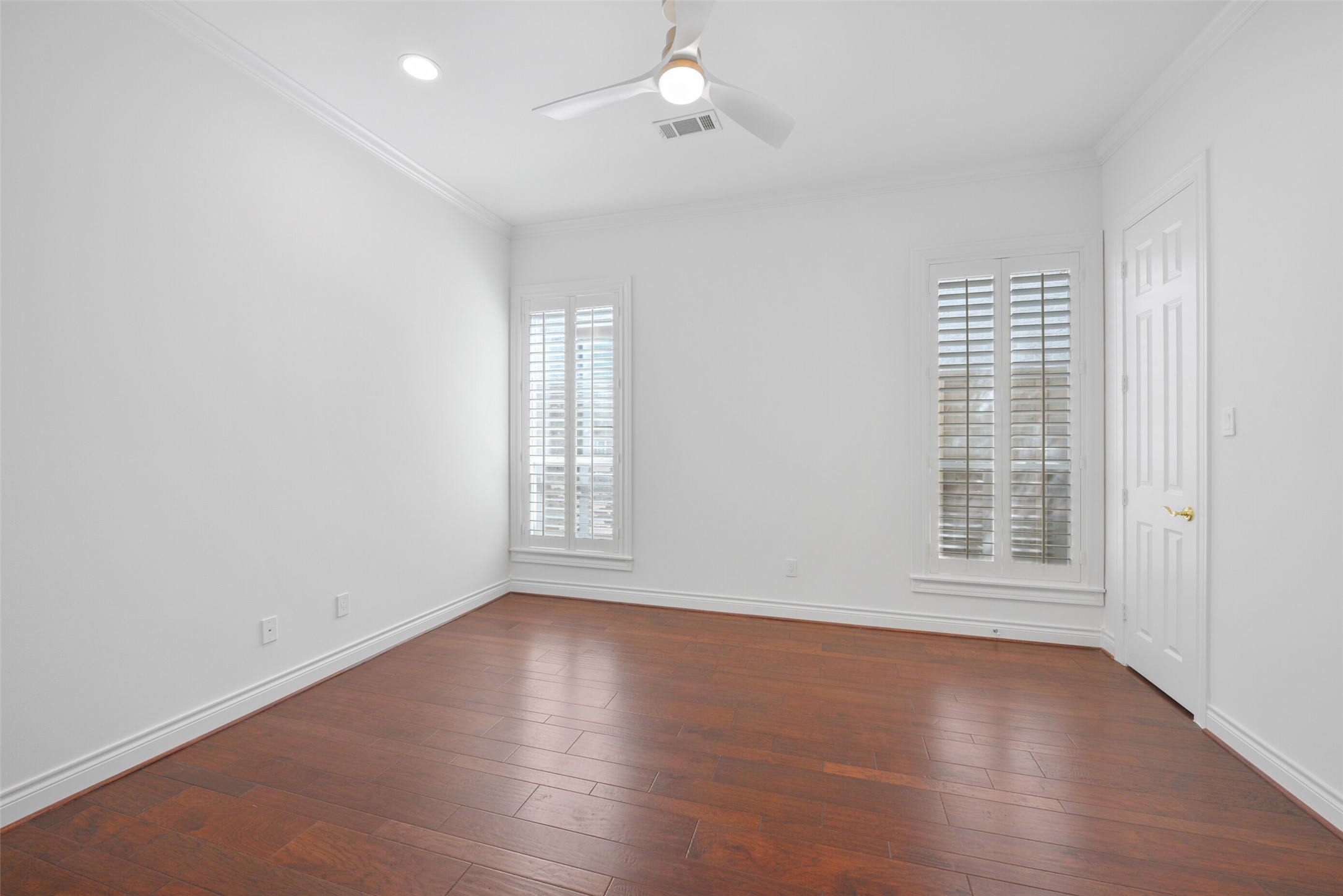 3724 Wroxton Road Houston, TX 77005 - Photo 18 of 40 There is a guest bedroom suite downstairs.