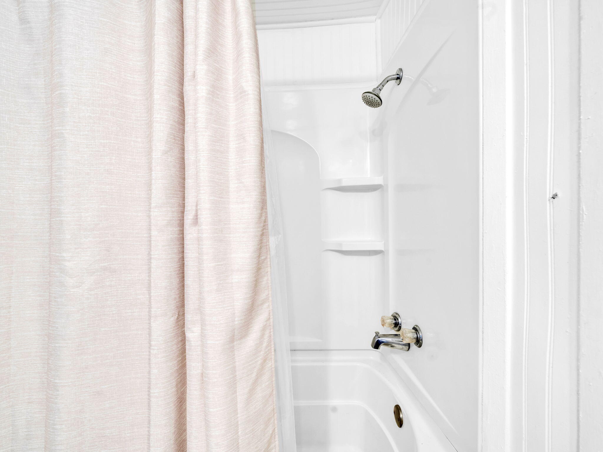 9028 Larker Woods Road Navarre, FL 32566 - Photo 20 of 36 a bathroom with a bathtub and shower