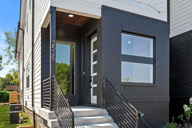 $2,800 | 2521 West Heiman Street, Nashville, TN 37208