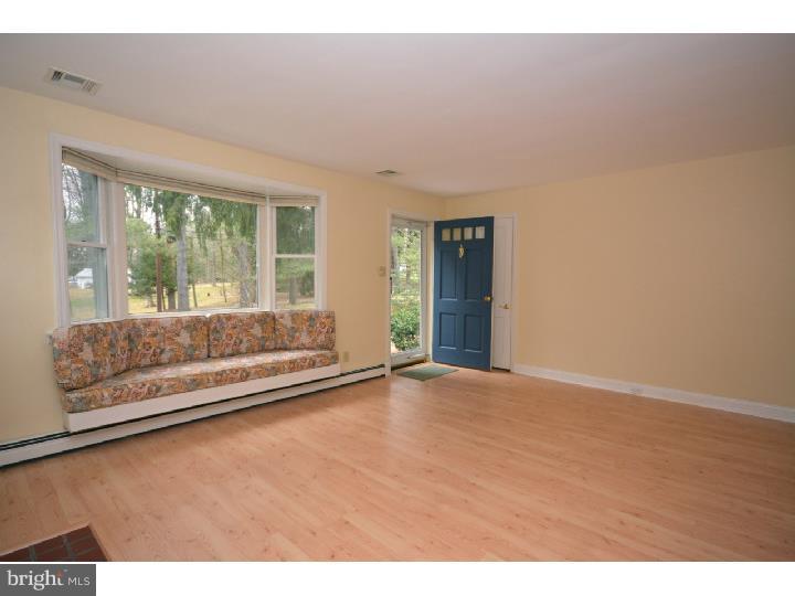 17 Mountainview Road Ewing, NJ 08628 - Photo 4 of 24 Gallery Image 4