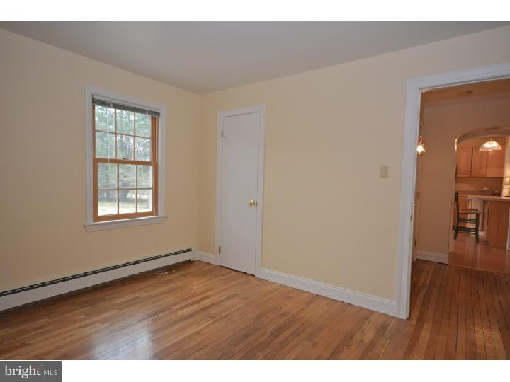 17 Mountainview Road Ewing, NJ 08628 - Photo 9 of 24 Gallery Image 9