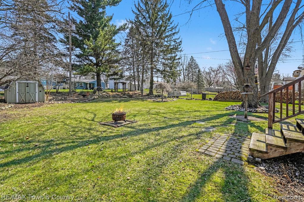 527 Spring Lane Flushing, MI 48433 - Photo 28 of 39