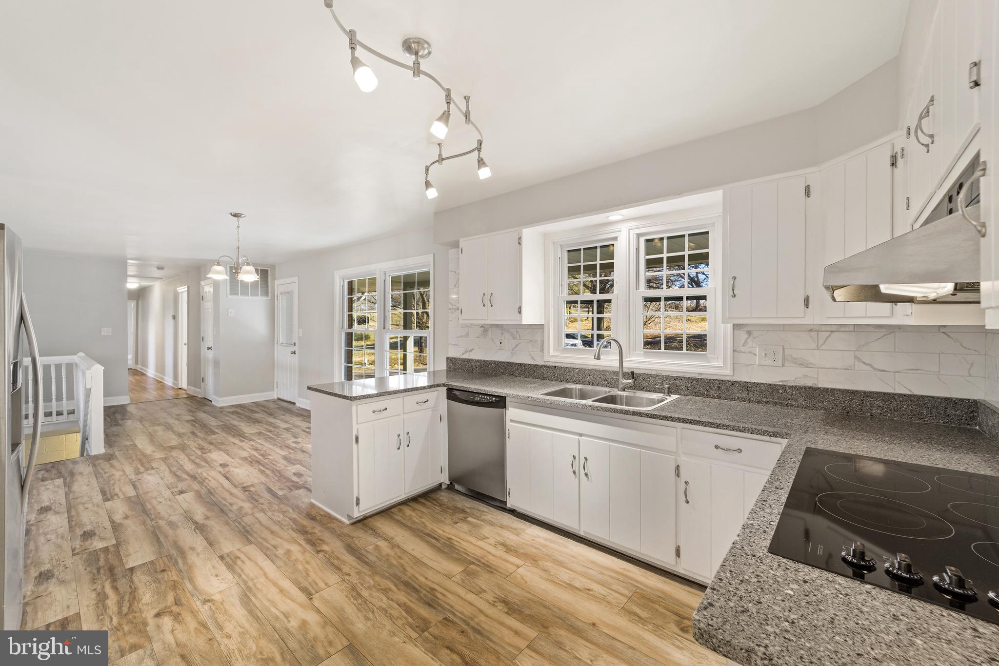 8030 Cannonball Gate Road Warrenton, VA 20186 - Photo 9 of 62 kitchen