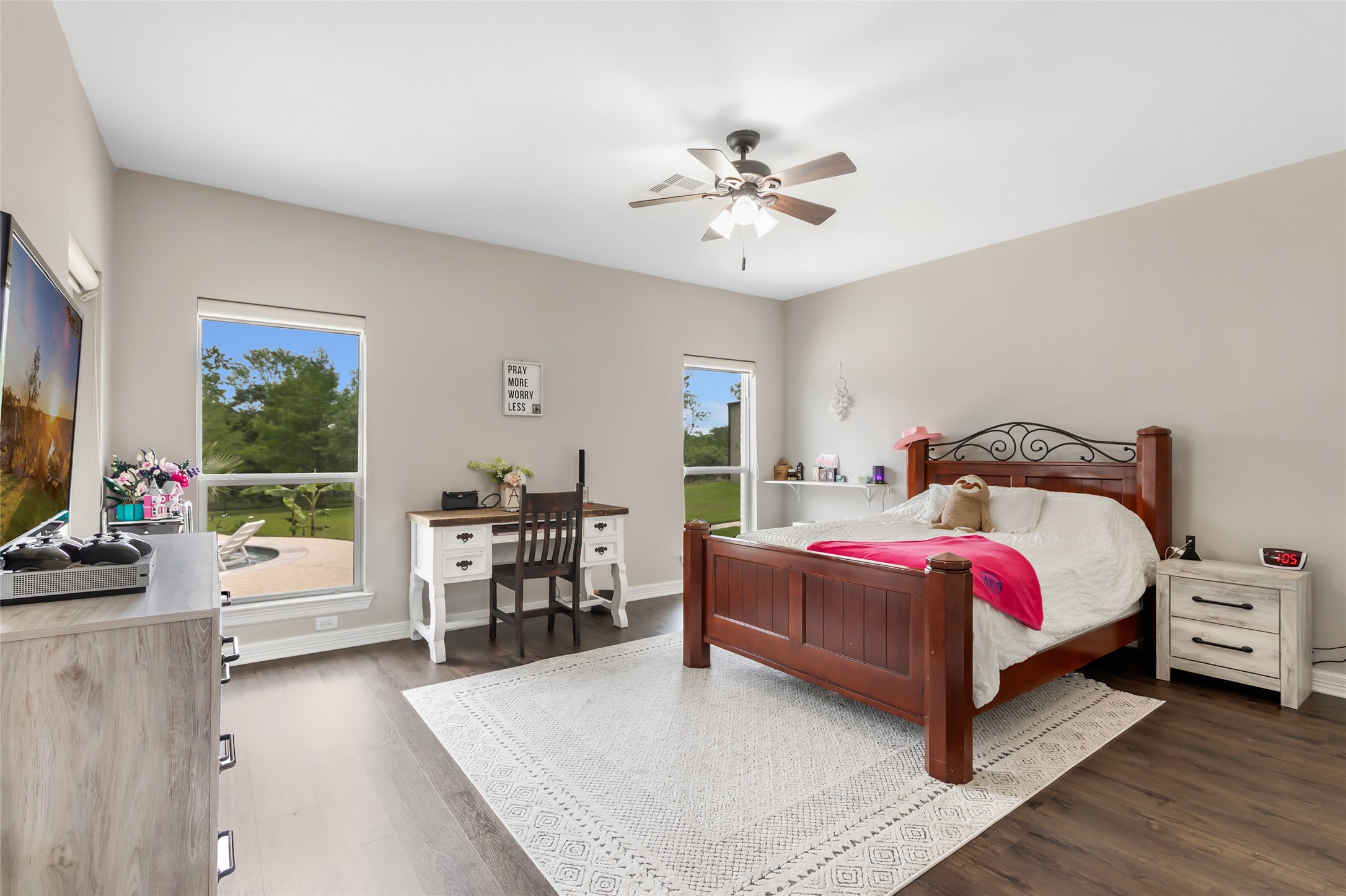 6202 Circle Back Road Baytown, TX 77523 - Photo 35 of 50 Secondary bedroom that can be used for an additional primary - this has a bathroom off the room