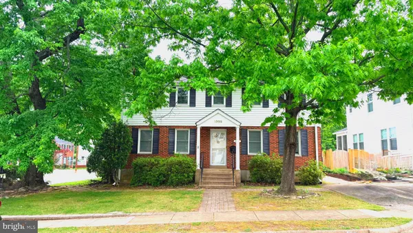 $5,900 | 1005 North Lebanon Street, Arlington, VA 22205