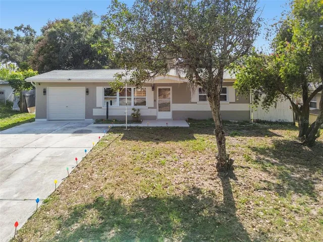 a view of a house with a yard